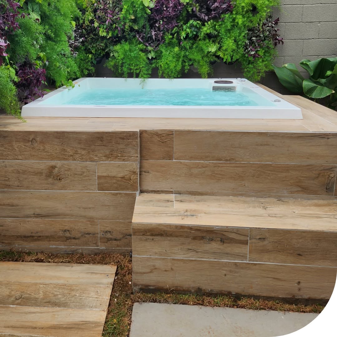 Ambiente com SPA integrado a natureza