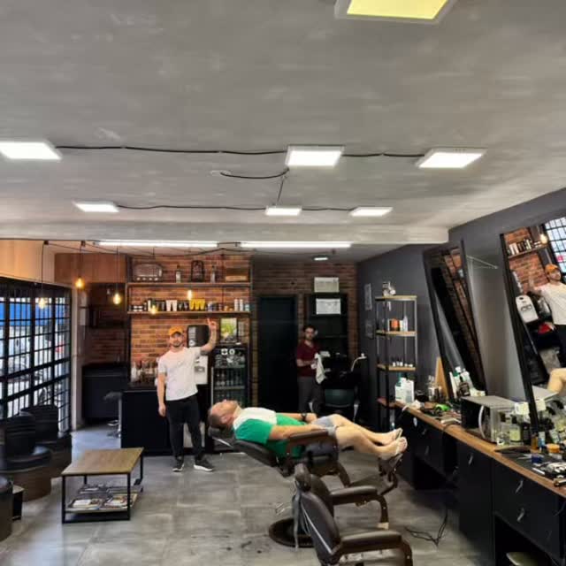 Toalha quente no preparo da barba