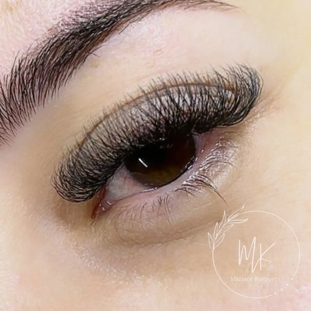 Resultado de lash lifting com curvatura natural