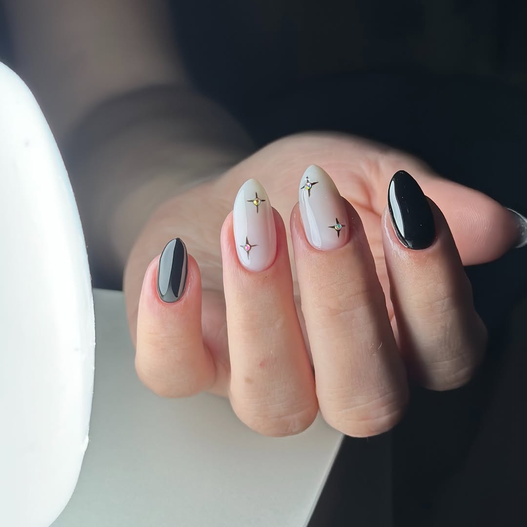 Trabalho de manicure em soft gel com acabamento natural
